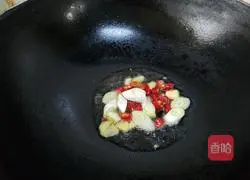 Illustration of how to make sour soup and fat beef noodles 11