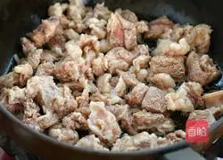 Illustration of how to make beef, carrot and potato stew 3