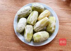 Illustration of making homemade limoncello 6