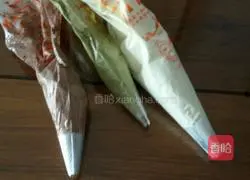 Illustration of how to make a small cream cake 13