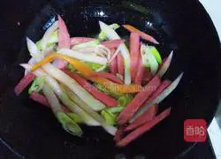 Illustration of Sichuan Sour Radish and Duck Soup 5