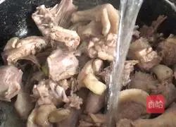 Illustration of how to make beer duck 6