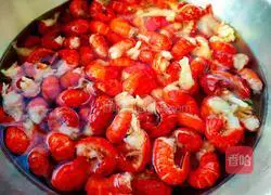 Garlic lobster tail Illustration of how to do it 1