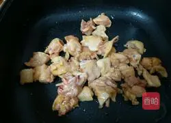 Illustration of how to make Cantonese glutinous rice chicken 10