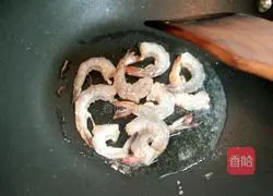 Illustration of how to make shrimp pasta 12