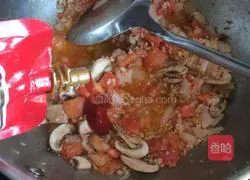 Illustration of how to make tomato and mushroom meat sauce pasta 7