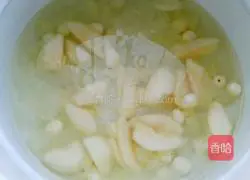 Illustration of how to make Sydney Tremella and Lotus Seed Soup 3