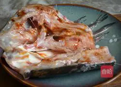 Illustration of how to make fish head with chopped pepper 9