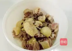 Illustration of how to make sour radish and duck soup 4