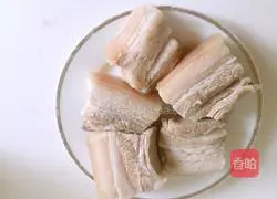 Illustration of how to make garlic white meat 6