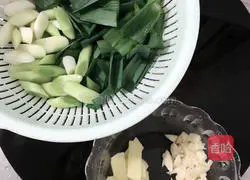 Illustration of how to make stir-fried flower armor 2