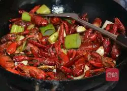 Illustration of how to make spicy crayfish 4