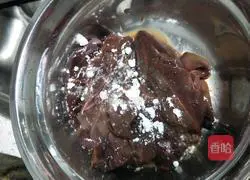 Illustration of how to stir-fry pork liver with garlic sprouts 5