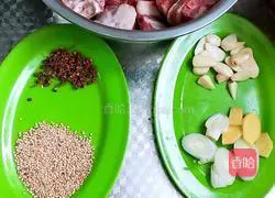 Illustration of how to make sweet and sour pork ribs 1