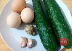 Illustration of how to make cucumber and scrambled eggs 1