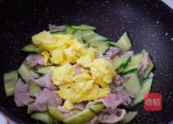 Recipe for fried pork slices with cucumber and eggs Illustration 12