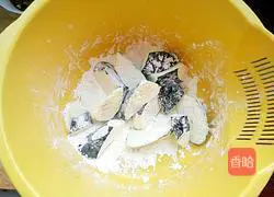 Illustration of how to make vegetarian stir-fried ground and three delicacies 4