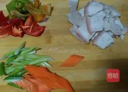 Illustration of how to make non-spicy twice-cooked pork 4