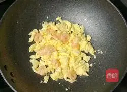 Illustration of how to make scrambled eggs with shrimps 12