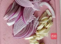 Illustration of how to make grass carp in casserole 3