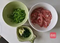Illustration of how to make fried shredded pork with green pepper 1