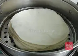 Illustration of how to make spring pancakes and rolls 6