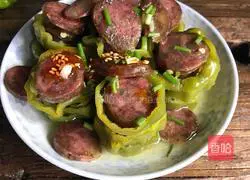 Illustration of making sausage stuffed with green peppers 8