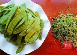 Illustration of how to make fried snow peas with bacon 1