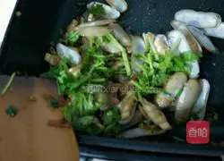 Illustration of how to mix fragrant razor clams 10