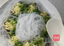 Illustration of how to make steamed abalone with vermicelli 6 