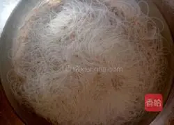 Illustration of how to steam shrimps with garlic vermicelli 3