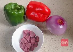 Illustration of how to make colorful pepper beef skewers 1