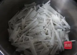 Illustration of how to stew fish with shredded radish 2