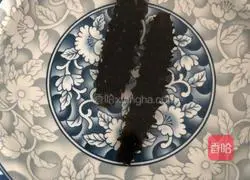 Illustration of how to make sea cucumber and millet porridge 1