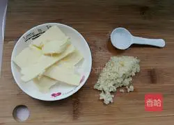 Illustration of how to make garlic bread 8