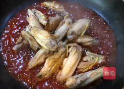 Illustration of how to make tomato sauce chicken wings 8