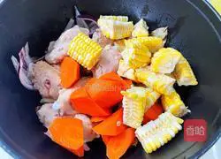 Illustration of how to make chicken wings, rice cakes and shrimps in pot 9