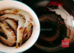 Illustration of how to make fried shrimps with dried tofu and chives 8