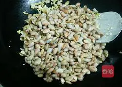 Illustration of how to make scallion oil and sea melon seeds 5
