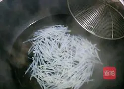 Illustration of how to make three shred salads 7