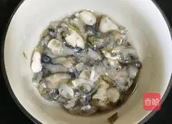 Illustration of how to make oysters and scrambled eggs 1