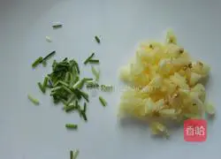 Garlic Illustration of how to make abalone in oyster sauce 6