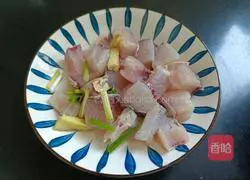 Illustration of how to make braised fish cubes with rock sugar 5