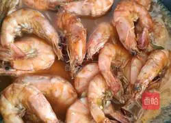 Illustration of braised prawns in oil 8