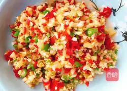 Illustration of how to make pickled pepper and garlic fish 5