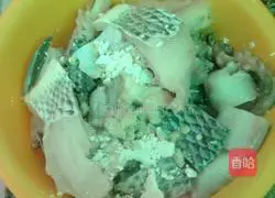 Illustration of how to make boiled fish cubes 2