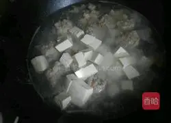 Illustration of making pickled cabbage, tofu and meatball soup 3