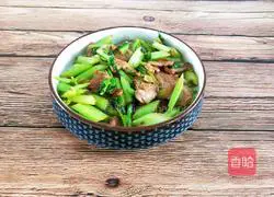 Illustration of how to make fried meat with celery 16
