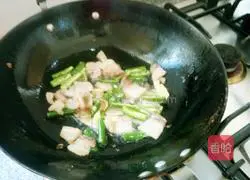 Illustration of how to make stir-fried cat ears with twice-cooked pork 5