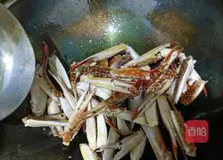 Illustration of how to make Hunan style aftertaste crab claws 3